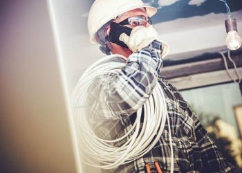 Luật Điện Lực (sửa đổi): Giải Quyết Bất Cập Trong Giao Dịch Mua Bán Điện