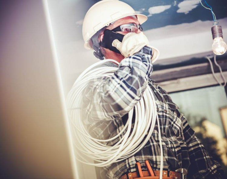 Luật Điện Lực (sửa đổi): Giải Quyết Bất Cập Trong Giao Dịch Mua Bán Điện