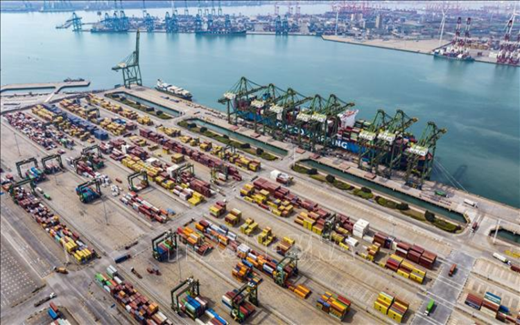 Thương mại Trung Quốc giữ vững đà tăng bất chấp áp lực thuế quan từ Mỹ