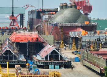 Trung Quốc đánh thuế propan Mỹ, trả đũa “át chủ bài” năng lượng của Mỹ: Ngành propan đối mặt nguy cơ lớn. Một tàu chở propan đang được đóng tại một xưởng đóng tàu ở Tô Châu, Trung Quốc. Ảnh: ZUMA Press