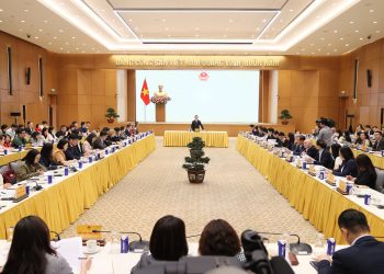 Phó thủ tướng chủ trì cuộc họp - Ảnh: VGP