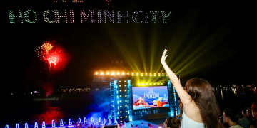 Ảnh minh họa: TP.HCM tổng duyệt trình diễn drone ở sông Sài Gòn: Màn trình diễn ánh sáng ấn tượng