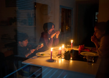 Tây Ban Nha và Bồ Đào Nha hỗn loạn do mất điện diện rộng. Ảnh: AP