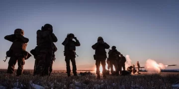 Quân tinh nhuệ Nga áp sát chốt chặn Donetsk, Ukraine sẵn sàng phản công quyết liệt. Binh sĩ Ukraine ở ngoài Kostiantynivka (Ảnh: Euromaidan Press).