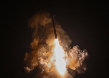 Mỹ phóng tên lửa xuyên lục địa Minuteman III: Phô diễn sức mạnh răn đe hạt nhân toàn cầu. Tên lửa Minuteman III trong vụ phóng thử rạng sáng 21/5. Ảnh: AFGSC
