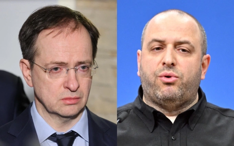 Trưởng đoàn đàm phán Nga Vladimir Medinsky (trái) và trưởng đoàn đàm phán Ukraine Rustem Umerov. Ảnh: AFP