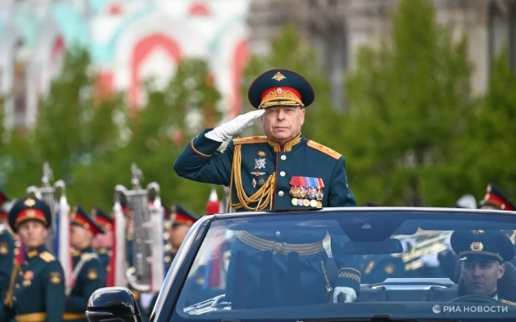 Tướng Oleg Salyukov tại lễ Duyệt binh Chiến thắng trên Quảng trường Đỏ ngày 9/5. Ảnh: RIA Novosti. tư lệnh lục quân Nga