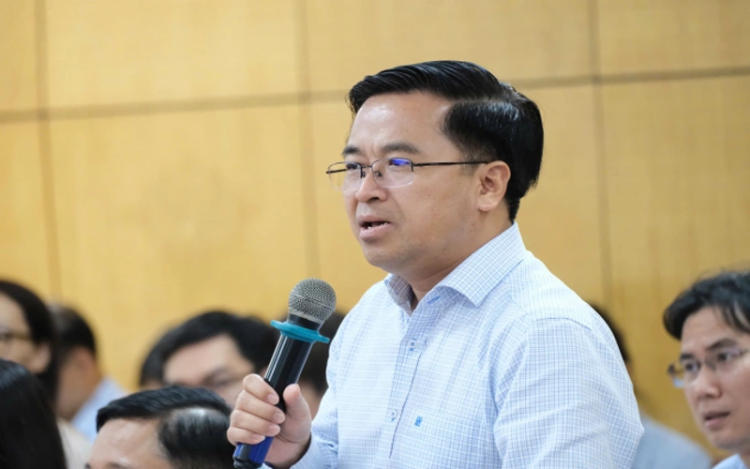 Đề xuất bỏ mô hình đại học quốc gia: Bước ngoặt cần thiết cho tự chủ giáo dục?. Ông Bùi Xuân Hải phát biểu tại tọa đàm ngày 14/5. Ảnh: Ngọc Trang