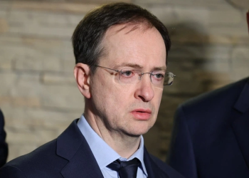 Trưởng đoàn đàm phán Nga về xung đột Ukraine bị đe dọa: Căng thẳng leo thang trước vòng đàm phán mới. Ông Vladimir Medinsky tại Belarus hồi tháng 3/2022. Ảnh: Reuters