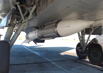 Tình báo Mỹ cảnh báo: Nga triển khai tên lửa đối không hạt nhân, mối đe dọa mới với an ninh toàn cầu. Tên lửa R-37M lắp trên tiêm kích MiG-31BM. Ảnh: BQP Nga