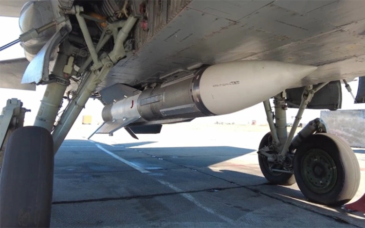 Tình báo Mỹ cảnh báo: Nga triển khai tên lửa đối không hạt nhân, mối đe dọa mới với an ninh toàn cầu. Tên lửa R-37M lắp trên tiêm kích MiG-31BM. Ảnh: BQP Nga