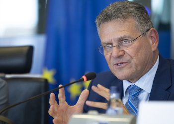 EU phản ứng mạnh khi Trump dọa áp thuế 50%: "Cần tôn trọng, không phải đe dọa". Ông Maros Sefcovic tại Brussels ngày 20/5. Ảnh: X/@MarosSefcovic