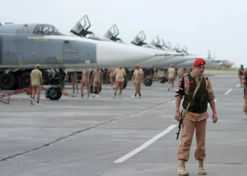 Căn cứ Nga tại Syria bị tấn công: Cảnh báo bất ổn sau khi chính quyền Assad sụp đổ. Quân nhân Nga tại căn cứ Hmeymim ở Syria. Ảnh: RIA Novosti