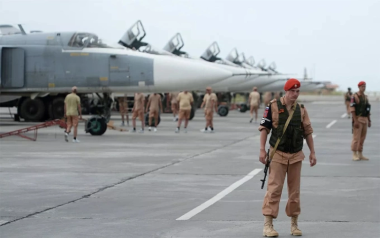 Căn cứ Nga tại Syria bị tấn công: Cảnh báo bất ổn sau khi chính quyền Assad sụp đổ. Quân nhân Nga tại căn cứ Hmeymim ở Syria. Ảnh: RIA Novosti