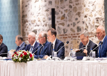 Ukraine kêu gọi phương Tây gia tăng sức ép sau khi không đạt thỏa thuận ngừng bắn với Nga. Phái đoàn đàm phán Nga tại Istanbul, Thổ Nhĩ Kỳ hôm 16/5. Ảnh: Reuters.