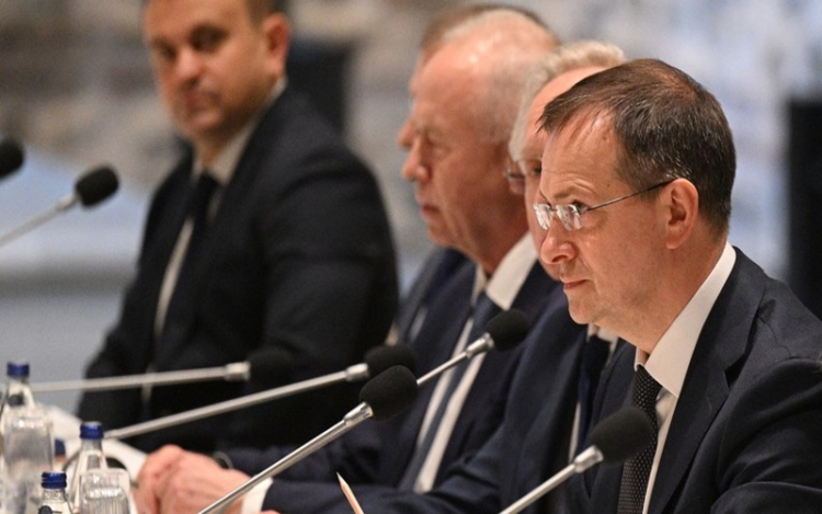 Nga công bố kết quả đàm phán ở Istanbul: Trao đổi tù binh và hướng tới thỏa thuận ngừng bắn. Trợ lý Tổng thống và trưởng đoàn đàm phán Nga Vladimir Medinsky tham dự cuộc hội đàm Nga-Ukraine ở Istanbul, Thổ Nhĩ Kỳ. Ảnh: Sputnik.