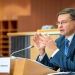 EU chuẩn bị gói trừng phạt thứ 18 nhằm gia tăng áp lực lên Nga. Valdis Dombrovski, Phó chủ tịch điều hành Ủy ban châu Âu phụ trách nền kinh tế phục vụ con người và Ủy viên thương mại EU. Ảnh: europarl.europa.eu