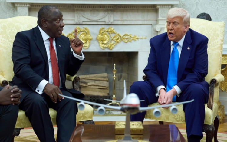 Trump cáo buộc diệt chủng người da trắng Nam Phi trong cuộc gặp Tổng thống Ramaphosa. Ông Ramaphosa (trái) và ông Trump tại Nhà Trắng hôm 21/5. Ảnh: AP