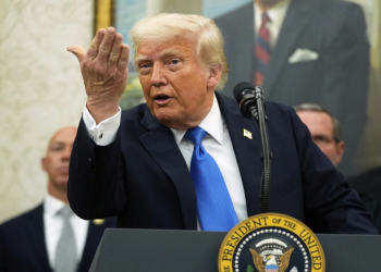 Trump tăng thuế thép nhập khẩu lên 50% để bảo vệ ngành công nghiệp nội địa