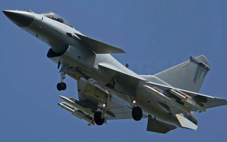 Mẫu tiêm kích giúp không quân Pakistan phô diễn uy lực trên bầu trời Nam Á. Tiêm kích J-10C Trung Quốc mang tên lửa PL-10 và PL-15 trong bức ảnh đăng năm 2023. Ảnh: War Zone