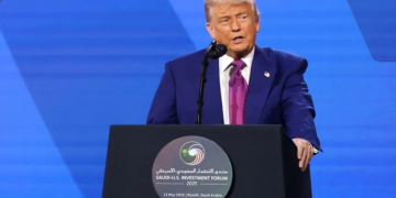 Ảnh minh họa: Cú đấm thúc đẩy ông Trump tung đòn với các đại học Mỹ: Cuộc chiến học thuật và chính trị