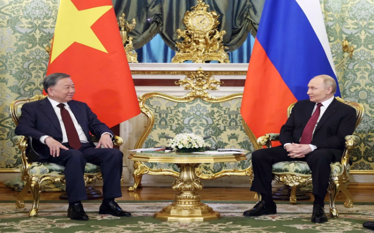 Tổng Bí thư Tô Lâm hội đàm với Tổng thống Nga Vladimir Putin: Củng cố quan hệ đối tác chiến lược toàn diện. Tổng Bí thư Tô Lâm hội đàm hẹp với Tổng thống Nga Vladimir Putin tại Moskva ngày 10/5. Ảnh: TTXVN