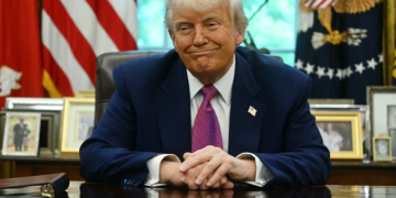 Trump yêu cầu sản xuất xe hơi tại Mỹ hoàn toàn trong năm tới