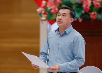 Mọi người dân sẽ được khám sức khỏe định kỳ miễn phí: Thứ trưởng Y tế Trần Văn Thuấn trả lời tại họp báo Chính phủ thường kỳ, chiều 6/5. Ảnh: Hoàng Phong. Chủ trương nhân văn và chiến lược của Bộ Y tế