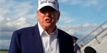 Ông Trump nói đàm phán với EU có tín hiệu tích cực, tạm lùi áp thuế 50%