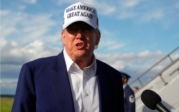 Ông Trump nói đàm phán với EU có tín hiệu tích cực, tạm lùi áp thuế 50%