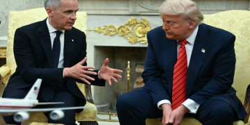 Lãnh đạo Mỹ - Canada tranh luận về ý tưởng sáp nhập: Cuộc đối đầu ngoại giao chưa có hồi kết. Thủ tướng Canada Mark Carney (trái) trao đổi với Tổng thống Mỹ Donald Trump tại Nhà Trắng ngày 6/5. Ảnh: AFP