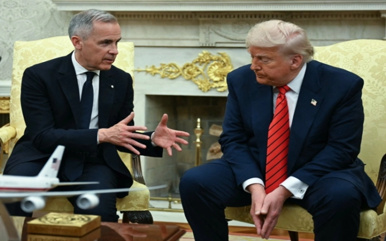 Lãnh đạo Mỹ - Canada tranh luận về ý tưởng sáp nhập: Cuộc đối đầu ngoại giao chưa có hồi kết. Thủ tướng Canada Mark Carney (trái) trao đổi với Tổng thống Mỹ Donald Trump tại Nhà Trắng ngày 6/5. Ảnh: AFP