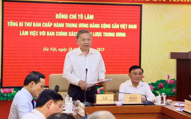 Tổng Bí thư yêu cầu xóa bỏ độc quyền vàng miếng, thúc đẩy cạnh tranh lành mạnh. Tổng Bí thư Tô Lâm phát biểu tại cuộc họp, ngày 28/5. Ảnh: Ban Chính sách, chiến lược Trung ương