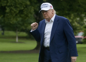 Tòa phúc thẩm khôi phục tạm thời thuế của ông Trump: Bước ngoặt mới trong cuộc chiến pháp lý