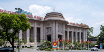 Ngân hàng Nhà nước siết chặt quản lý đại lý thu đổi ngoại tệ, cảnh báo xử phạt nặng nếu vi phạm. Trụ sở Ngân hàng Nhà nước Việt Nam tại Hà Nội