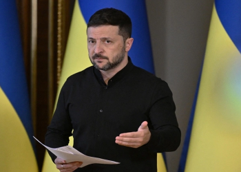 Ảnh minh họa: Tổng thống Zelensky đề xuất cuộc gặp ba bên với ông Trump và ông Putin để thúc đẩy hòa bình