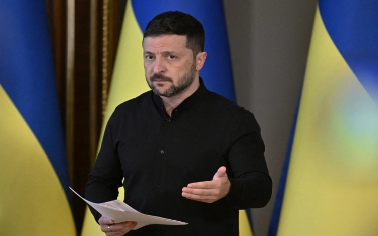 Ảnh minh họa: Tổng thống Zelensky đề xuất cuộc gặp ba bên với ông Trump và ông Putin để thúc đẩy hòa bình