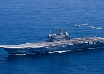 Ấn Độ điều tàu sân bay, tàu ngầm tới gần Pakistan nhằm gia tăng sức ép răn đe. Tàu sân bay INS Vikrant của Ấn Độ. Ảnh: Chính phủ Ấn Độ