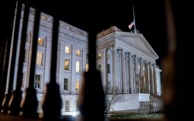 Anh vượt Trung Quốc thành chủ nợ nước ngoài lớn thứ hai của Mỹ. Ảnh: Bloomberg