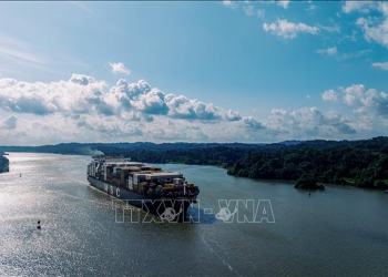 Người dân Panama phản đối kế hoạch Mỹ tăng hiện diện an ninh gần kênh đào. Con tàu di chuyển qua kênh đào Panama ở Panama City, Panama. Ảnh tư liệu: THX/TTXVN