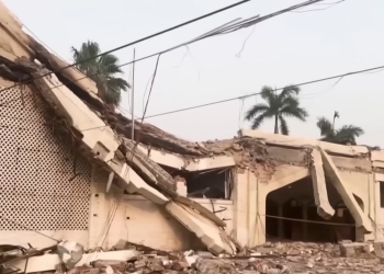 Ấn Độ và Pakistan tố nhau vi phạm lệnh ngừng bắn. Một công trình ở vùng biên giới Ấn Độ - Pakistan bị phá hủy do giao tranh. Ảnh: Al Jazeera