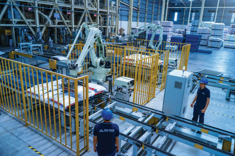 Quý I/2026, Nông nghiệp Hòa Phát (HPA) bán ra hơn 86.000 tấn thức ăn chăn nuôi, 110.000 con heo và 84,6 triệu quả trứng gà. Đây là quý kinh doanh đầu tiên sau khi cổ phiếu HPA chính thức niêm yết trên HOSE ngày 06/02/2026