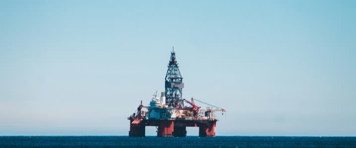 Goldman Sachs: Việc đóng cửa eo biển Hormuz thêm một tháng nữa đồng nghĩa với việc giá dầu Brent sẽ duy trì trên 100 USD trong suốt năm 2026.