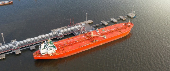 Theo Fatih Birol, giám đốc điều hành của Cơ quan Năng lượng Quốc tế (IEA), chiến tranh ở Trung Đông và cuộc khủng hoảng tại eo biển Hormuz có thể định hình lại bản đồ năng lượng toàn cầu khi điểm nghẽn dầu mỏ quan trọng nhất thế giới không còn được coi là tuyến đường đáng tin cậy để cung cấp dầu khí.