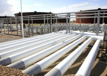 Lượng dầu dự trữ trong Kho Dự trữ Dầu mỏ Chiến lược (SPR) của Mỹ tiếp tục giảm để giảm bớt áp lực lên giá cả. Trong tuần kết thúc ngày 17 tháng 4, 4,2 triệu thùng dầu đã được rút khỏi SPR, nâng tổng số lên 405 triệu thùng . Con số này vẫn còn thiếu 320,5 triệu thùng so với dung lượng tối đa.