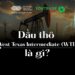 Dầu thô West Texas Intermediate (WTI) là loại dầu thô nhẹ, ngọt, chủ yếu được khai thác từ Texas, nổi tiếng về chất lượng cao và dễ tinh chế. Dầu WTI đóng vai trò là chuẩn mực quan trọng cho giá dầu ở Bắc Mỹ và là thành phần chính của hợp đồng tương lai dầu mỏ trên Sàn giao dịch hàng hóa New York (NYMEX). Dầu chủ yếu được vận chuyển và phân phối tại Cushing, Oklahoma, một trung tâm trọng yếu ở Mỹ với năng lực lưu trữ và đường ống dẫn dầu đáng kể. Mặc dù dầu WTI được đánh giá cao, nhưng dầu Brent vẫn là chuẩn mực định giá toàn cầu cho hai phần ba hợp đồng dầu mỏ trên thế giới, và dầu WTI thường được giao dịch với giá chiết khấu do sản lượng của Mỹ tăng và chi phí hậu cần tăng. Mỹ là nước xuất khẩu ròng các sản phẩm dầu mỏ, duy trì hoạt động thương mại mạnh mẽ bất chấp việc nhập khẩu một lượng đáng kể từ các quốc gia như Canada và Mexico.