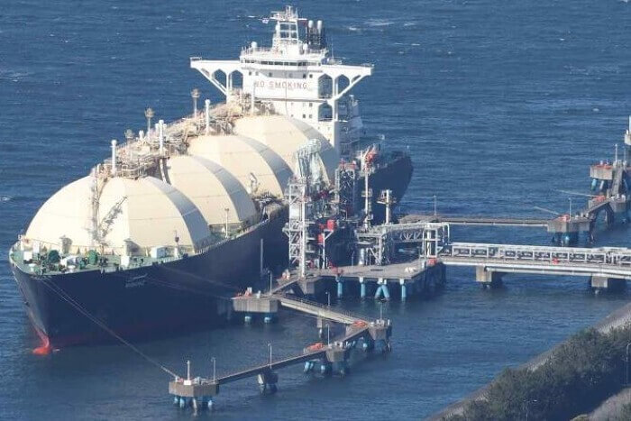 Hơn 40 tàu chở LNG của Qatar nằm 'bất động' khắp châu Á