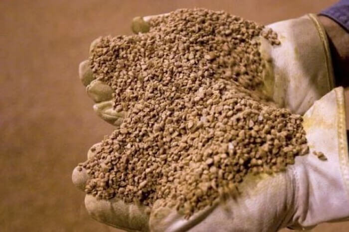 Trong tuần này, Bộ trưởng Ngoại giao Sihasak Phuangketkeow đã tới Oman để đàm phán các thỏa thuận cung cấp nhiên liệu khẩn cấp, đồng thời thúc đẩy các biện pháp đảm bảo an toàn hàng hải cho tàu treo cờ Thái Lan đi qua tuyến vận tải chiến lược của thế giới.