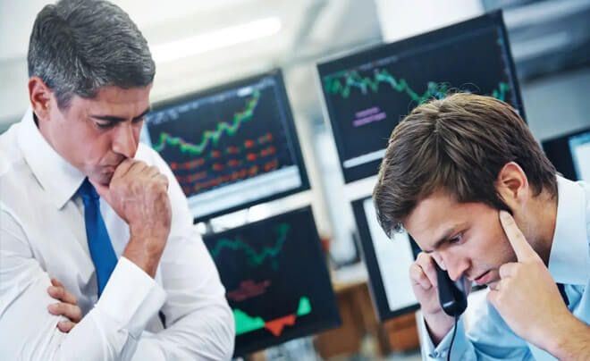 Quan điểm tiến hóaXét từ góc độ tiến hóa, việc né tránh thua lỗ đóng vai trò là một chiến thuật sinh tồn. Tổ tiên của chúng ta, những người giỏi tránh thua lỗ, có nhiều khả năng sống sót và truyền lại gen của họ hơn. Do đó, các nhà giao dịch hiện đại thừa hưởng bản năng nguyên thủy này để ưu tiên sự sống còn – trong trường hợp này, là sự sống còn của vốn đầu tư. Góc nhìn tiến hóa này cung cấp bối cảnh cho lý do tại sao các nhà giao dịch bẩm sinh luôn tìm cách tránh những khoản thua lỗ tiềm tàng, thường là phải hy sinh việc tìm kiếm lợi nhuận.Đây là một thiên kiến ​​hành vi đã tồn tại qua thời gian, ảnh hưởng đến hành vi giao dịch ngay cả trong các thị trường tài chính tinh vi ngày nay.Ảnh hưởng của tâm lý ngại thua lỗ đến các quyết định giao dịch