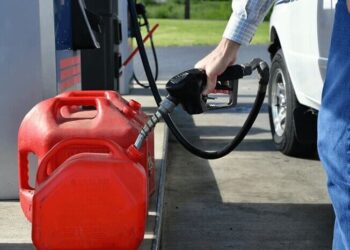 "Việc giá dầu tăng cao do xung đột Trung Đông, Chính phủ đã coi như đây là tình huống khẩn cấp quốc gia, nếu không lập tức ứng phó, giảm thuế, phí giá xăng dầu sẽ rất kinh khủng", ông Huy cho biết.